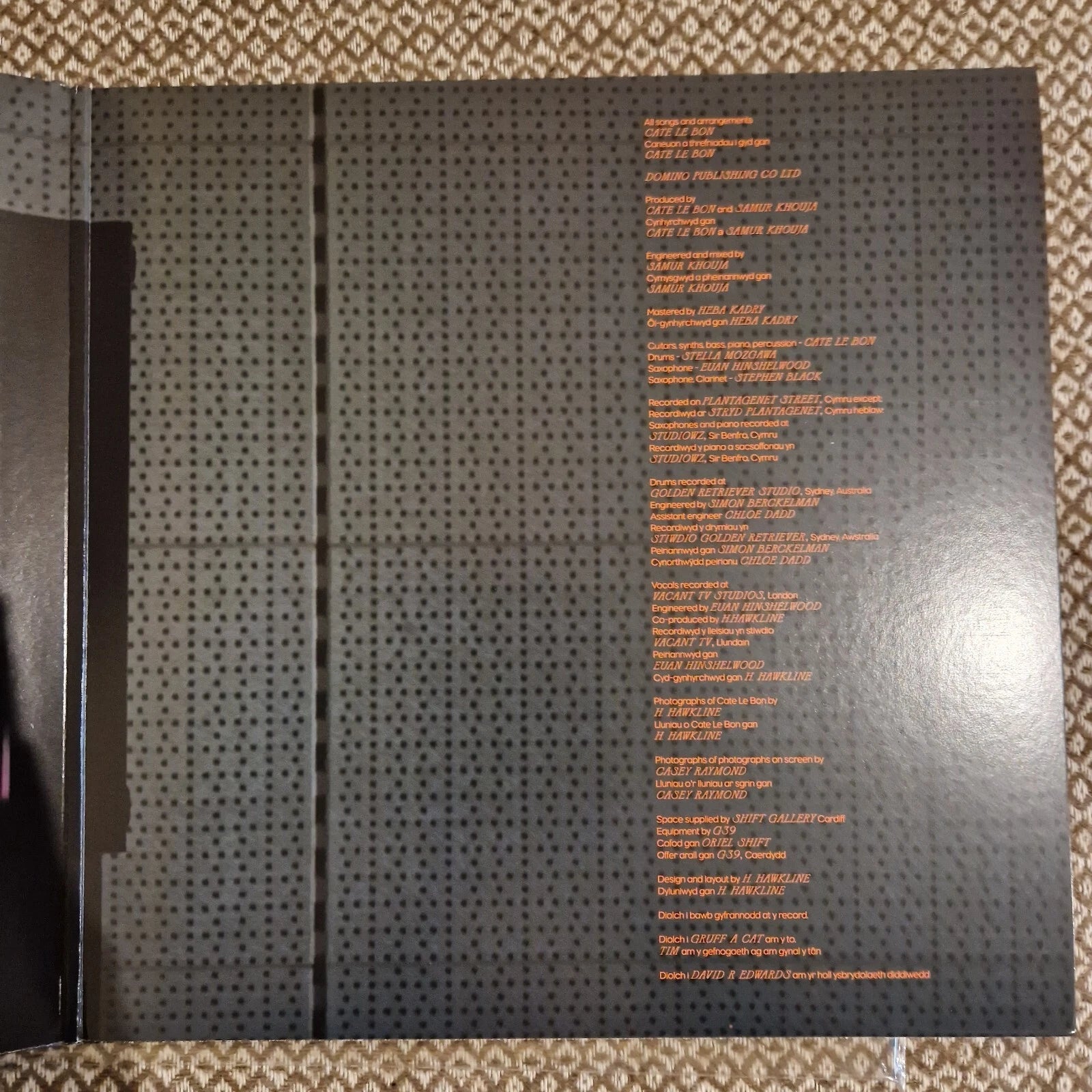 Cate Le Bon – Pompeii / Vinyl LP limited on Yellow + Signed Card