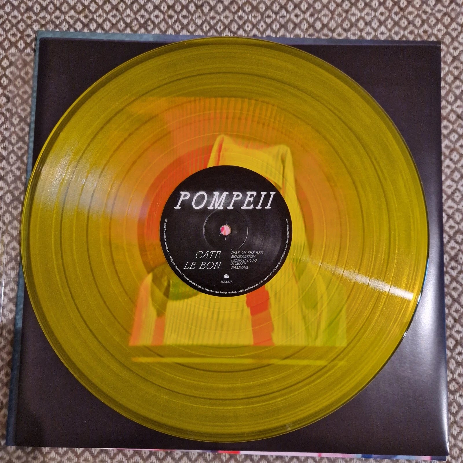 Cate Le Bon – Pompeii / Vinyl LP limited on Yellow + Signed Card